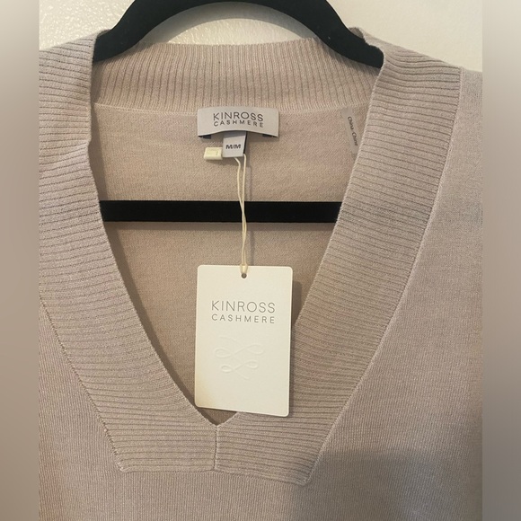 ✨✨NWT Kinross Cashmere V-neck Sweater - Picture 3 of 7